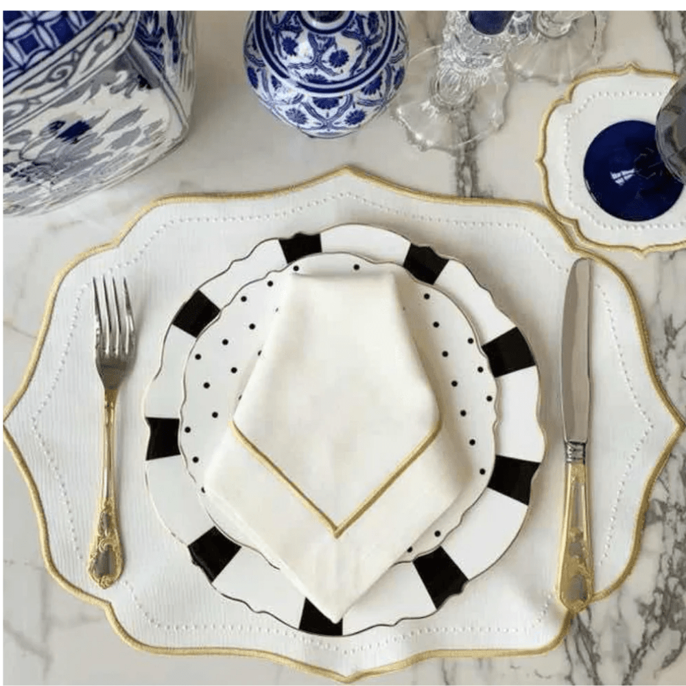 qotnhome طقم سفرة ذهبي مزخرف – 6 مفارش + 6 حوامل