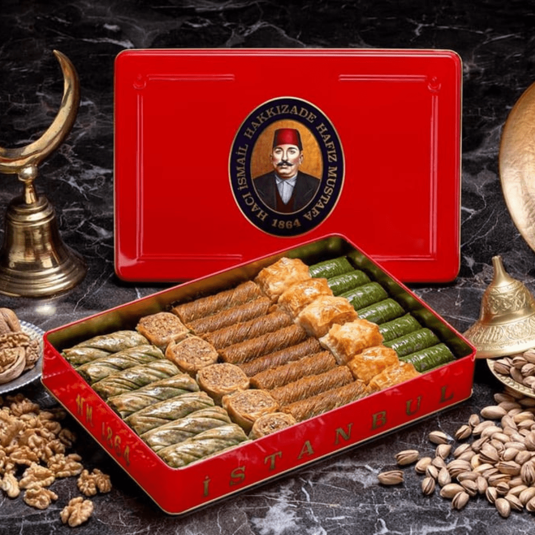 بقلاوة فاخرة مشكلة بالفستق والجوز 1700 غرام | حافظ مصطفى