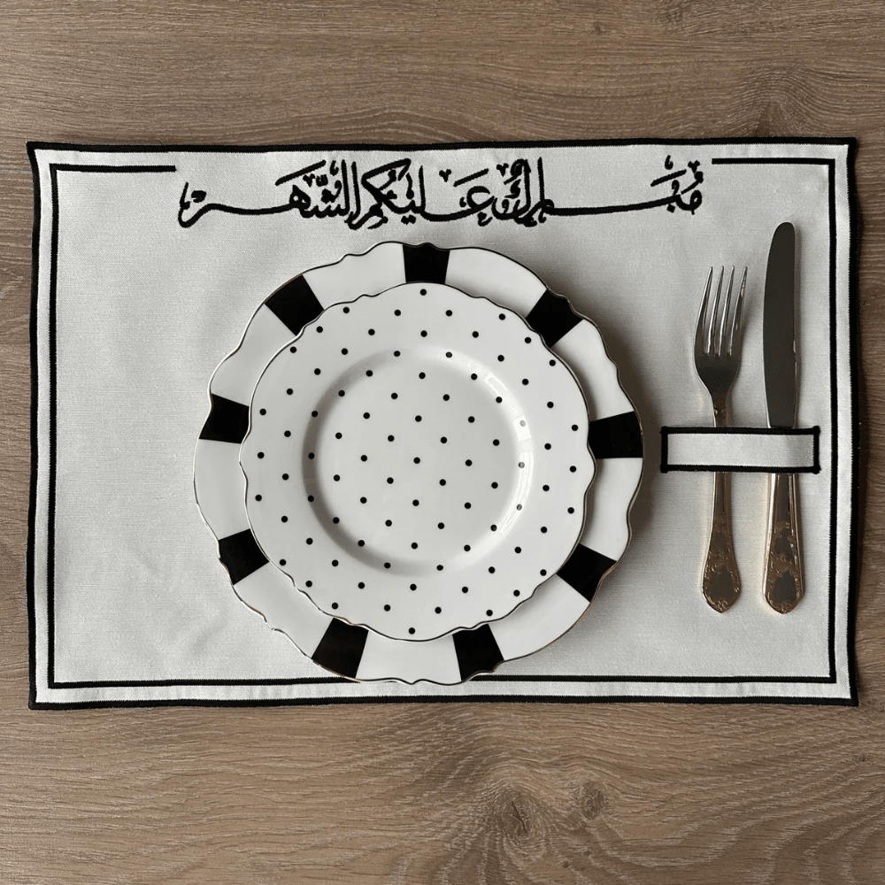 qotnhome طقم مفارش رمضانية بتطريز أسود مع حوامل بتصميم أوراق شجر