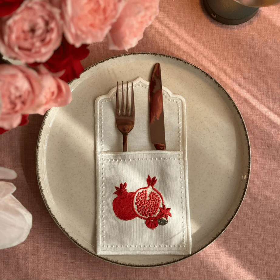 qotnhome طقم سفرة مطرز بنقشة الرمان 12 قطعة